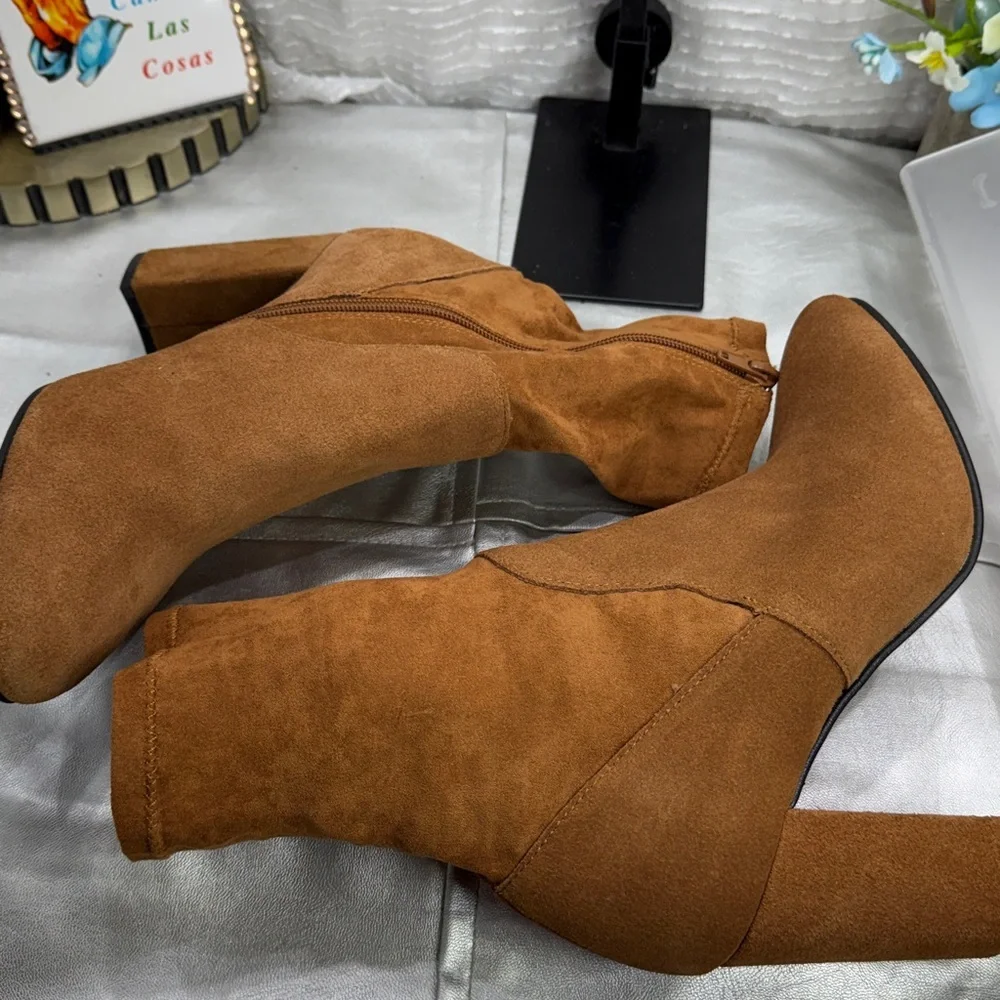 (H3) Chinese Laundry Tan Suede Ankle Boots,Size 40/9USA